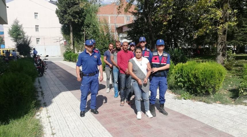 İnşaatlardan 50 bin TL&rsquo;lik malzeme &ccedil;alan 5 kişi tutuklandı