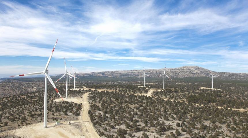 Akfen'den 530 milyon dolar yatırımla 13 rüzgar ve güneş enerjisi santrali