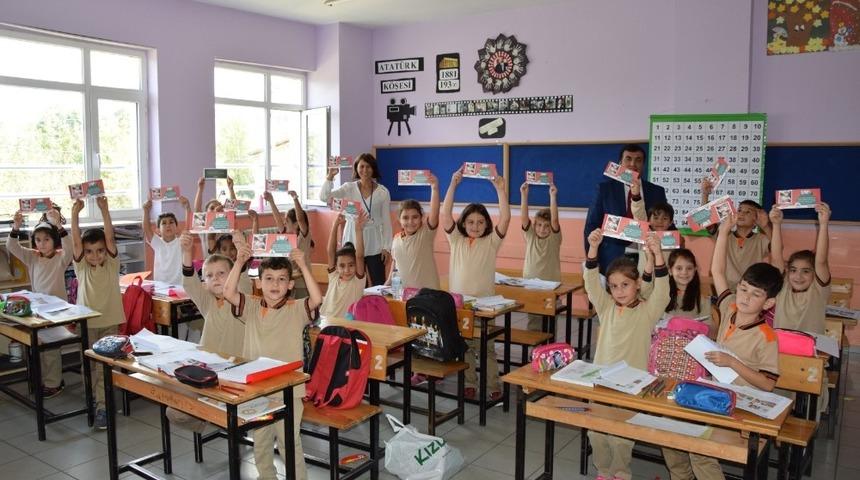 Başkan &Uuml;z&uuml;lmez&rsquo;den miniklere mesaj