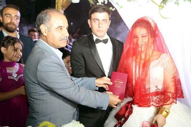 Bersuva aşireti liderinin kızı, dillere destan düğünle evlendi