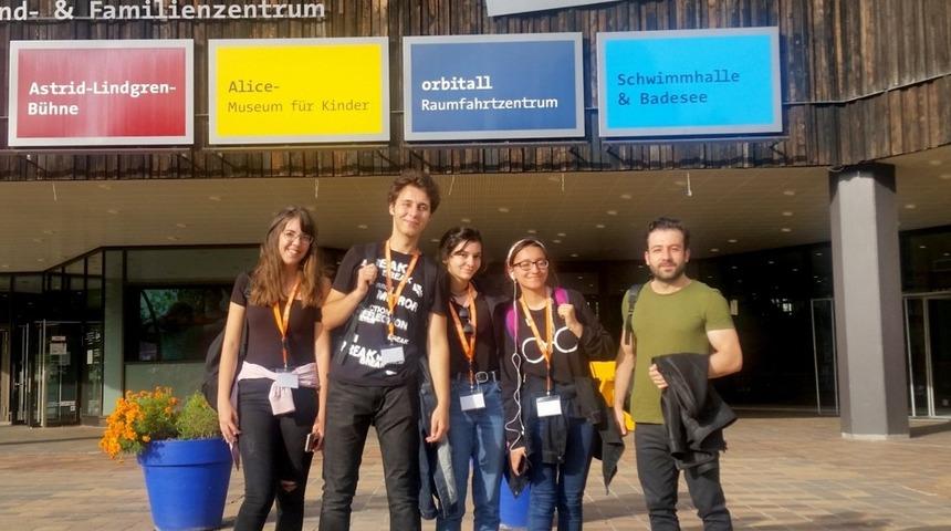 Genç tiyatrocular Almanya’dan döndü