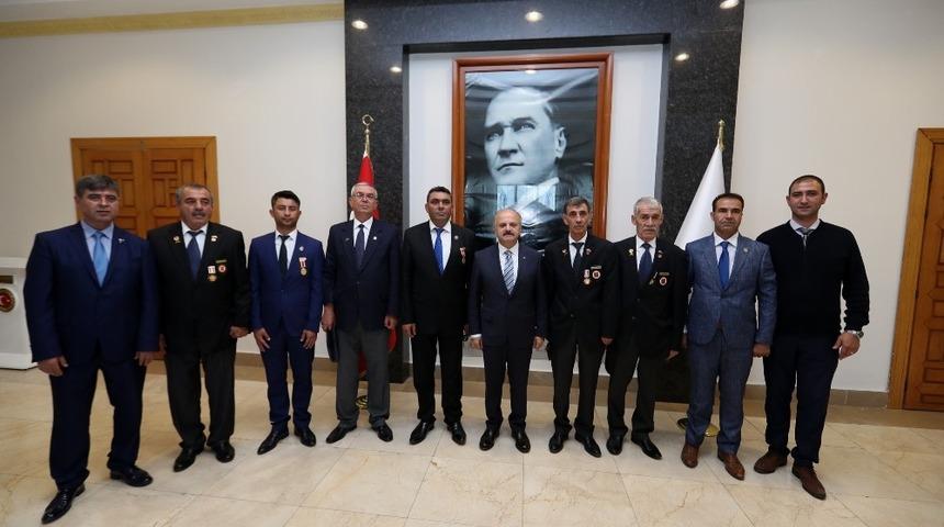 Vali Çakacak, gazileri kabul etti