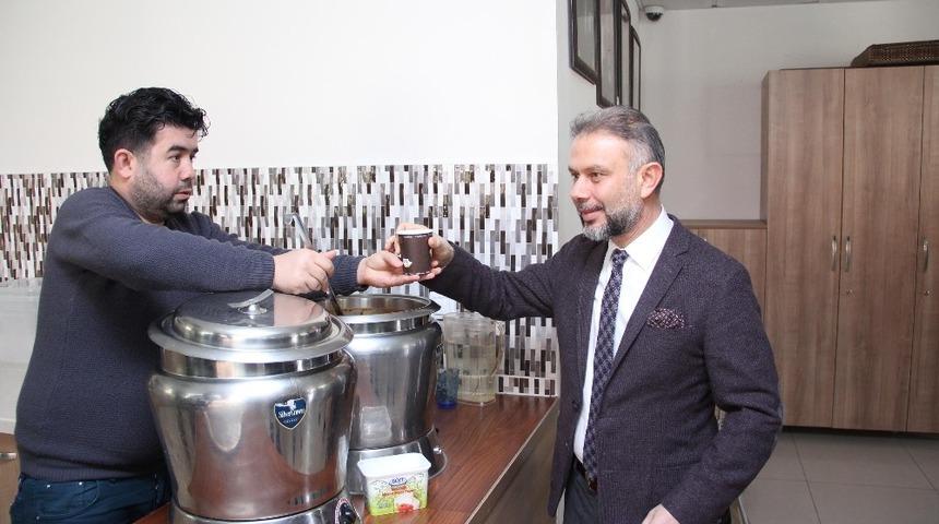 Kahramankazan Belediyesinden &uuml;cretsiz &ccedil;orba ve &ccedil;ay ikramı