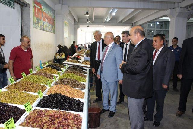 Ahilik Haftası etkinlikleri kapsamında pazar esnafı ziyaret edildi