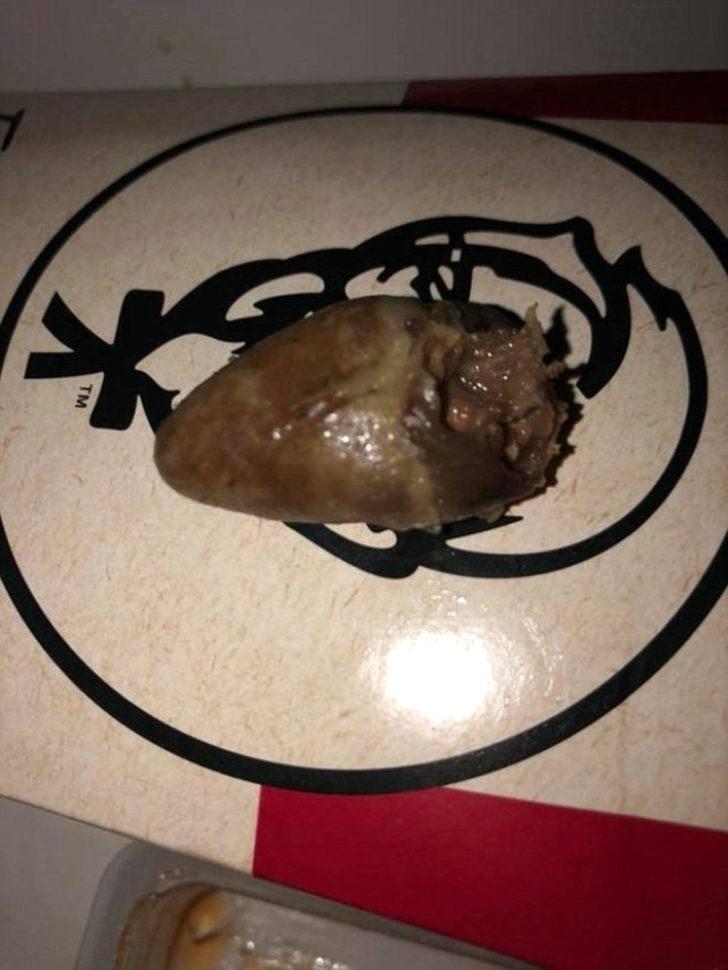  Çıtır tavuk diye aldı, içinden bakın ne çıktı G4