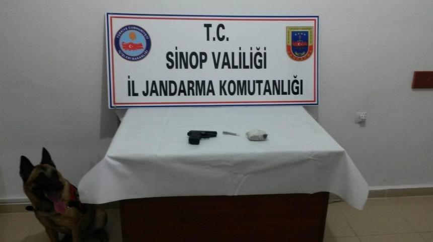 Sinop&rsquo;ta uyuşturucu ve silah ka&ccedil;ak&ccedil;ılığı operasyonu