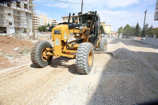 Karaköprü’de yol yapım çalışmaları sürüyor