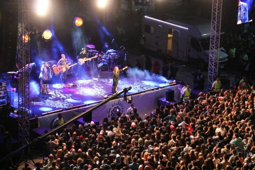 Sertab Erener, performansıyla Biga&rsquo;yı salladı