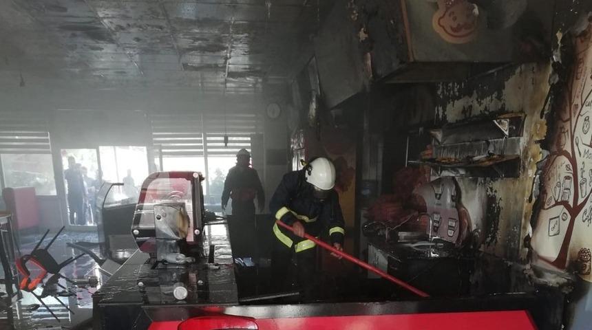 Erciş&rsquo;te işyeri yangını maddi hasara neden oldu