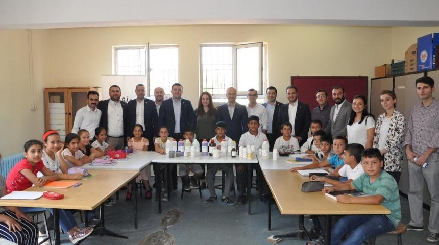 GAGİAD&rsquo;dan ortaokul laboratuvarına malzeme ve kitap bağışı