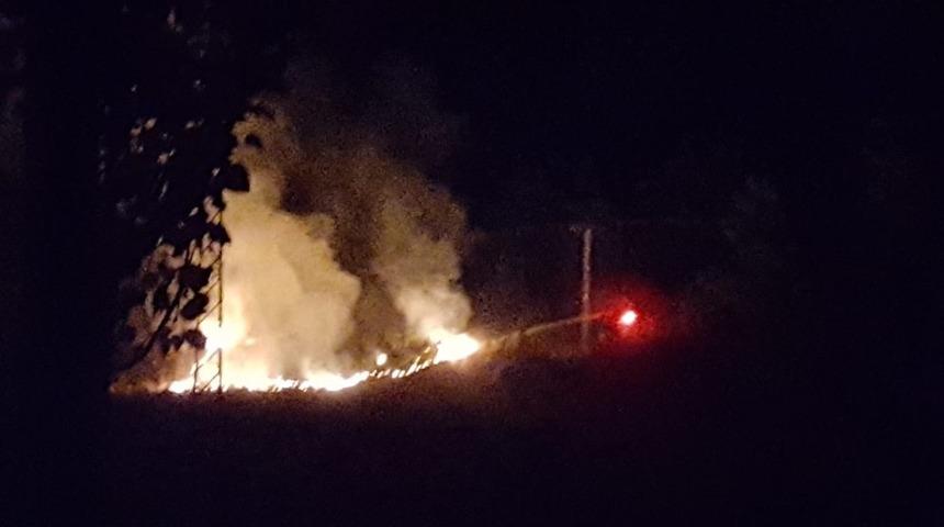 Anız yangını b&uuml;y&uuml;meden s&ouml;nd&uuml;r&uuml;ld&uuml;