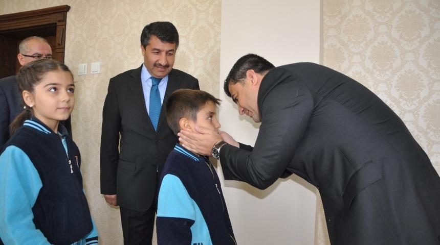 Kaymakam Sarı, İlk&ouml;ğretim Haftasında &ouml;ğrencileri kabul etti