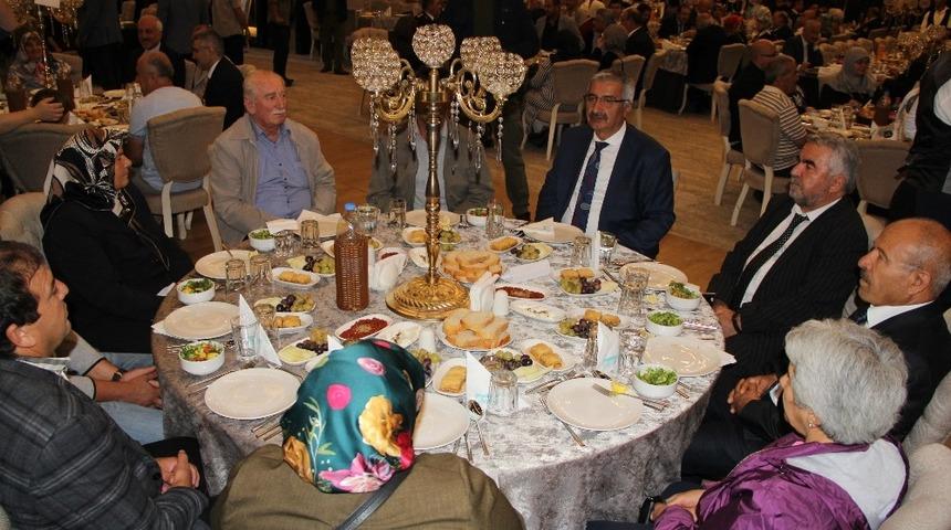 Vali Kılı&ccedil;&rsquo;tan gaziler ve şehit ailelerine yemek