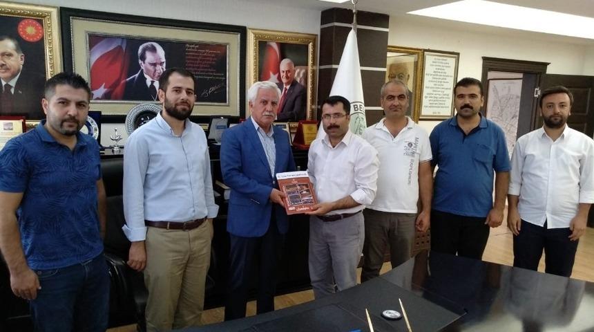 Başkan Toprak İlim Yayma Cemiyeti y&ouml;neticileri ile bir araya geldi