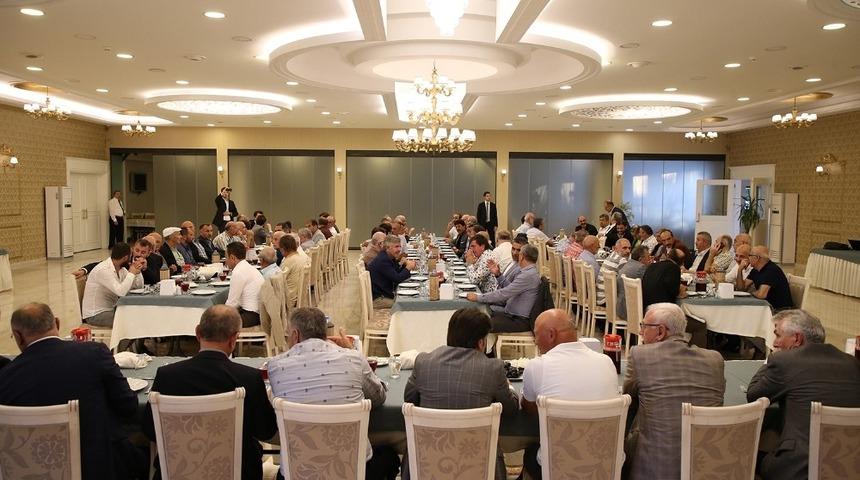 Başkan To&ccedil;oğlu mahalle eşrafıyla bir araya geldi