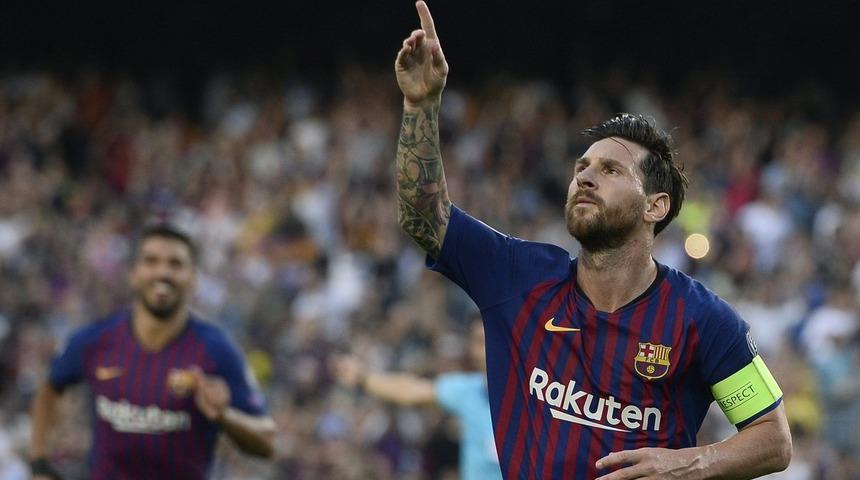 Hirving Lozano, Messi'nin frikik atışını engellemek için barajın arkasına yattı!