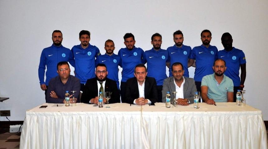 K&uuml;tahyaspor, kadrosuna 8 yeni futbolcu daha kattı