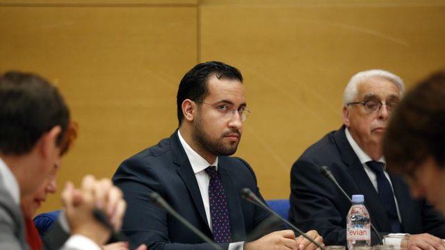 Elysee'yi Sarsan Olay Koruma: 'Polis ya da Koruma Değilim'