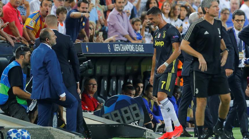 Cristiano Ronaldo, Valencia deplasmanında kırmızı kart gördü!