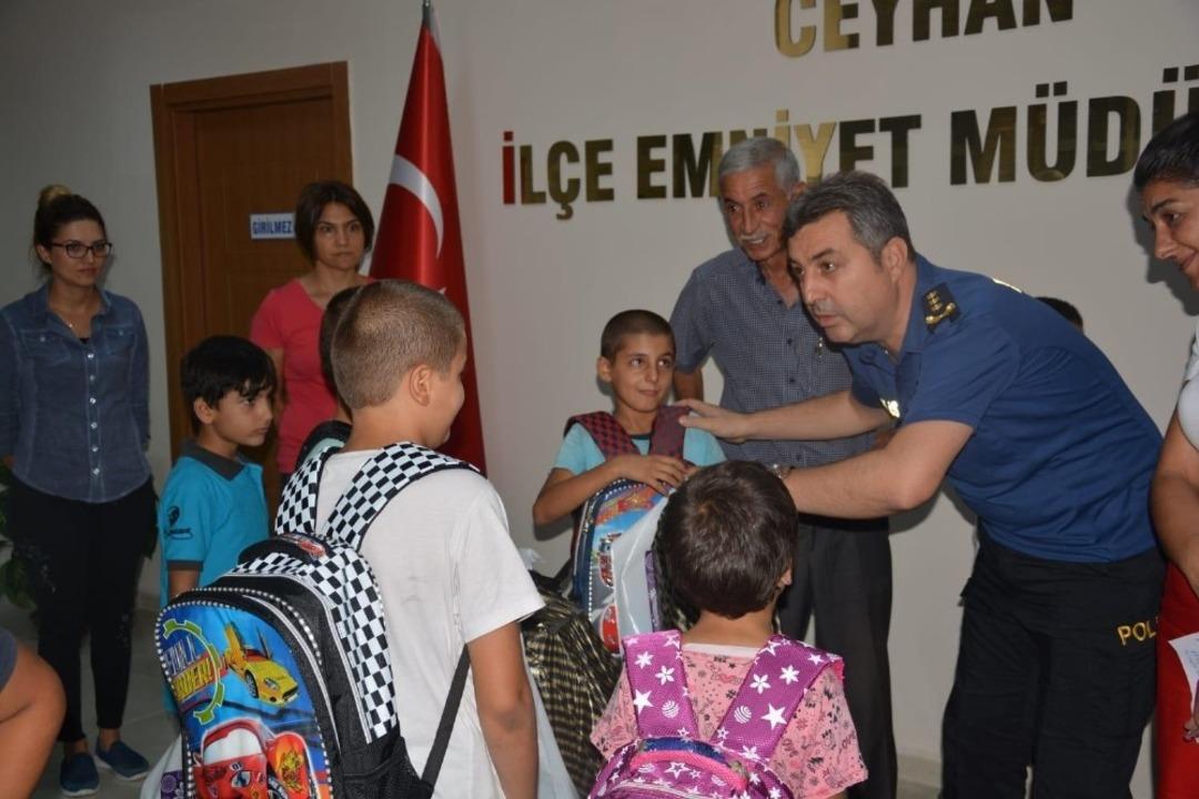 Polis dezavantajlı &ccedil;ocukları sevindirdi