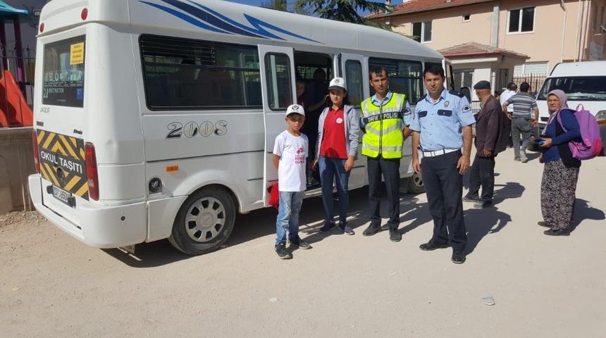 Antalya&rsquo;da &ldquo;Her Servise Bir Kırmızı D&uuml;d&uuml;k&rdquo; uygulaması