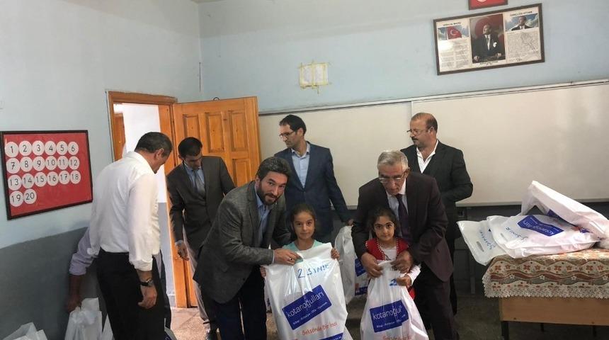 Eğitim &Ouml;ğretime Eğitim Bir Sen den kırtasiye desteği