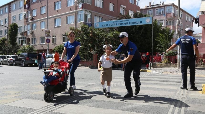 Eyüpsultan zabıta ekiplerinden okul önlerinde uygulama