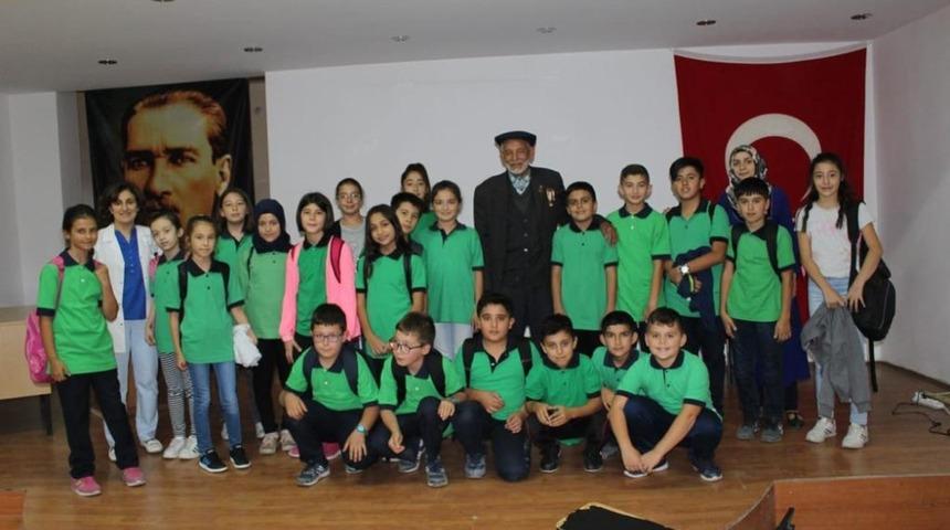 Gaziler g&uuml;n&uuml;nde Kore Gazisi &ouml;ğrencilere anılarını anlattı