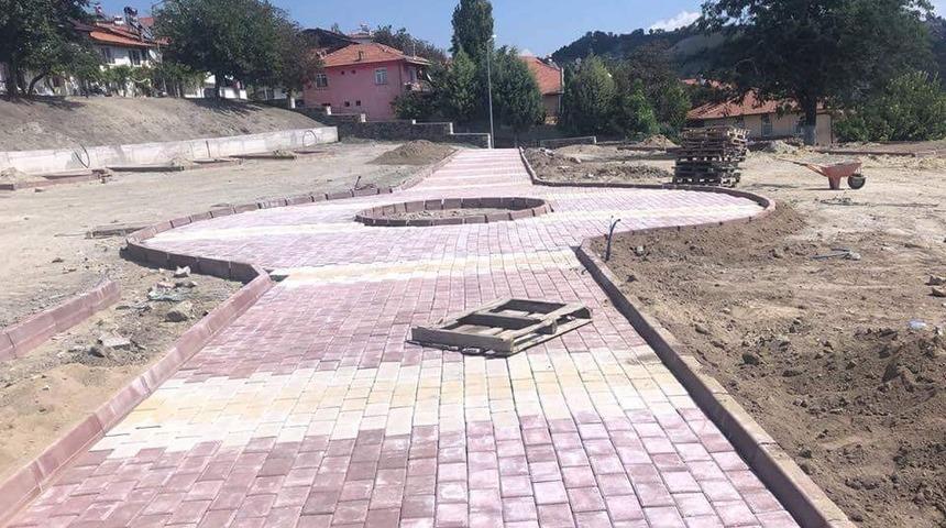 Eskigediz&rsquo;de peyzaj ve kilitli parke taşı &ccedil;alışmaları