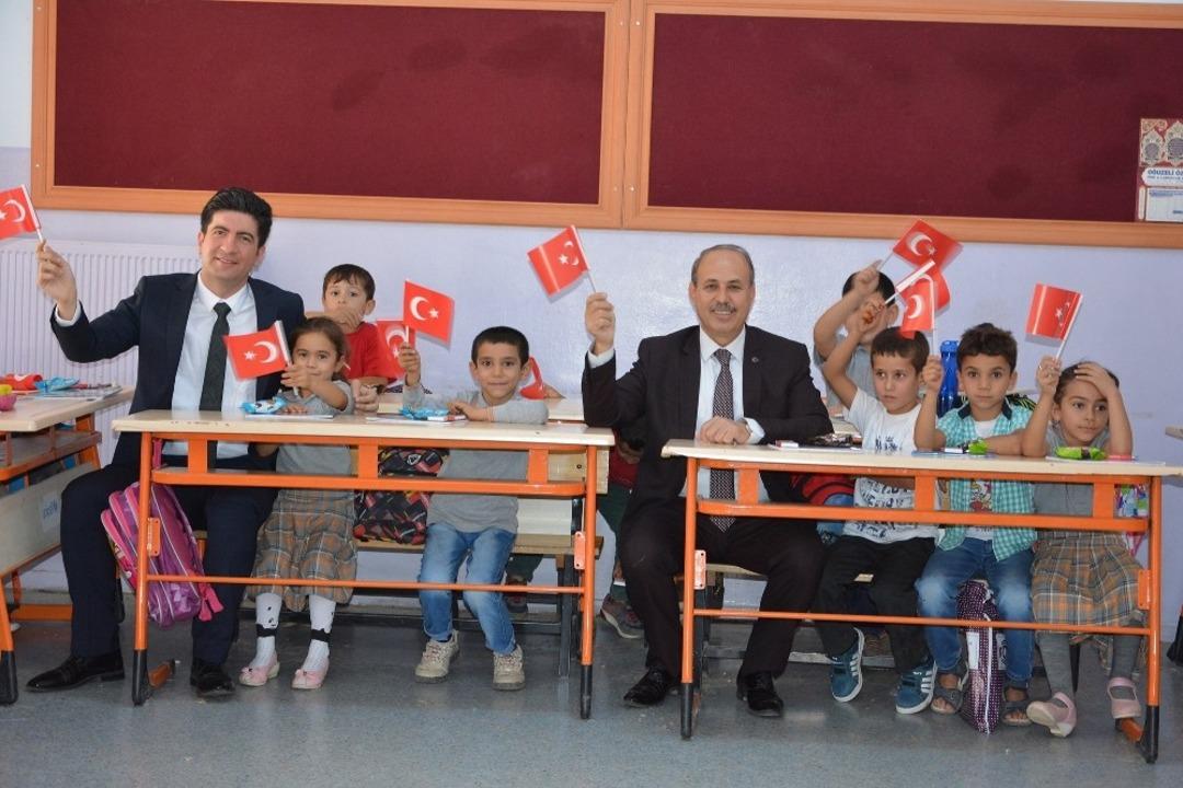 Başkan Kılı&ccedil;, ders başı yapan &ouml;ğrencileri ziyaret etti