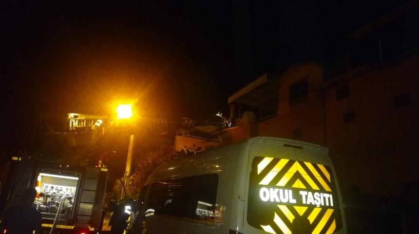 Çatı yangını korkuttu