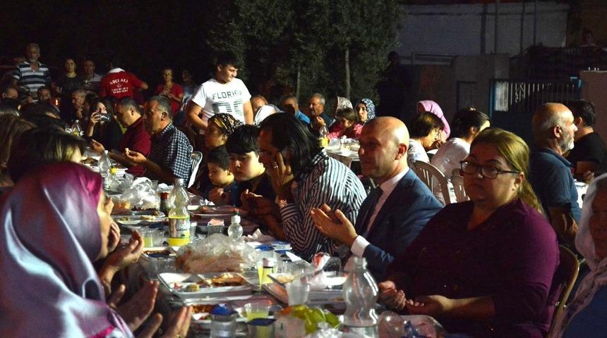 Sarayk&ouml;y&rsquo;de Alev&icirc;-Bektaş&icirc; vatandaşlar i&ccedil;in iftar yemeği