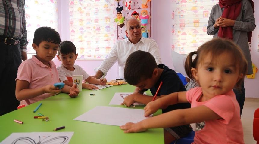 Başkan Tollu, kreşteki &ccedil;ocuklarla bir araya geldi