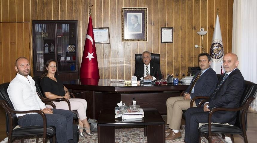 Rektör Çomaklı: "Yabancı Dilde iddialıyız"