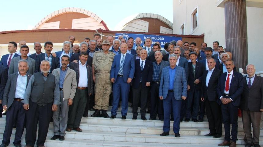 Vali Azizoğlu muhtarların sorunlarını dinledi