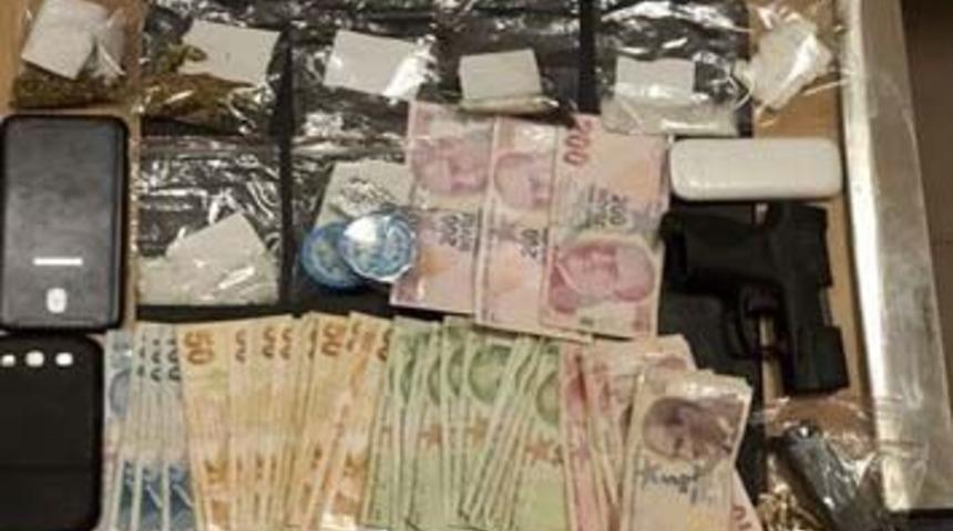 Berbere uyuşturucu baskını: 9 g&ouml;zaltı