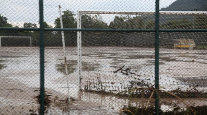 &Uuml;nye Cevizdere Spor Tesisleri yenileniyor