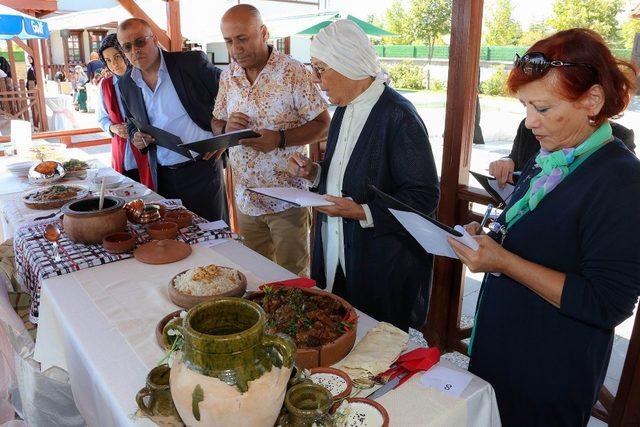 Geleneksel Konya yemekleri Meram’da yarıştı