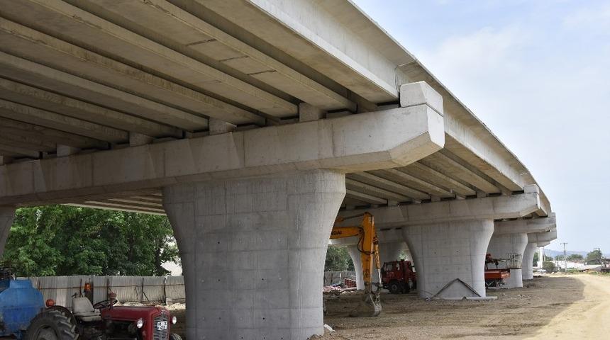 Salihli&rsquo;de k&ouml;pr&uuml;l&uuml; kavşağın altı otopark olarak kullanılacak