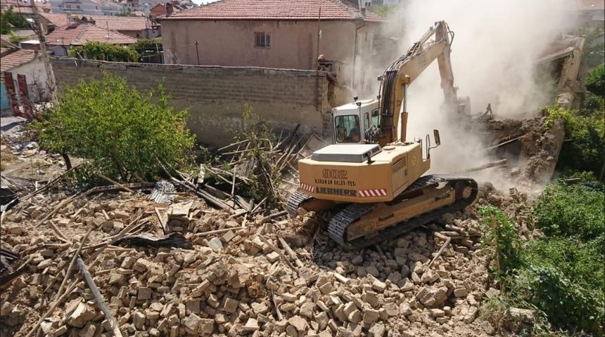 Karaman&rsquo;da bir ay i&ccedil;erisinde 30 metruk bina yıkıldı