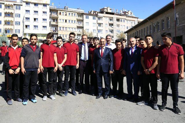 Seçen, Nevşehir Lisesi geleneksel 5.aşure günü etkinliğine katıldı