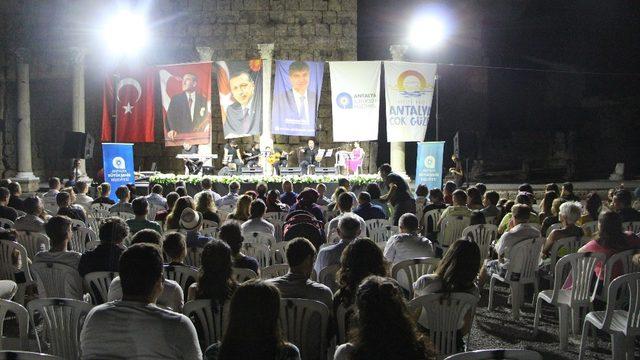 Tarihi surların arasından Yeşilçam Müzikleri yankılandı