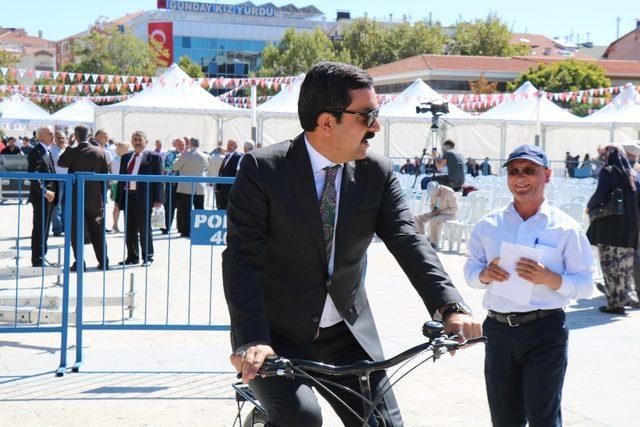 Belediye Başkanı Bahçeci, bisikleti ile ilgi odağı