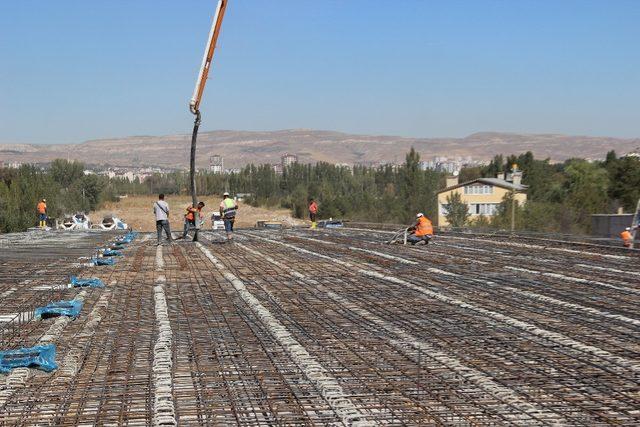 Sivas’ın trafiğini rahatlatacak bulvarın yapımı sürüyor