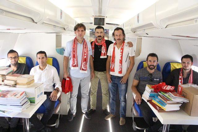 Büyük Antalyaspor Derneğinde Uçak Lisesi’ne koli koli kitap