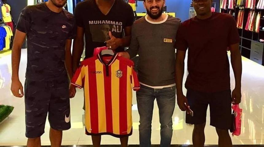 Evkur Yeni Malatyaspor lisanslı &uuml;r&uuml;n mağazasına yoğun ilgi