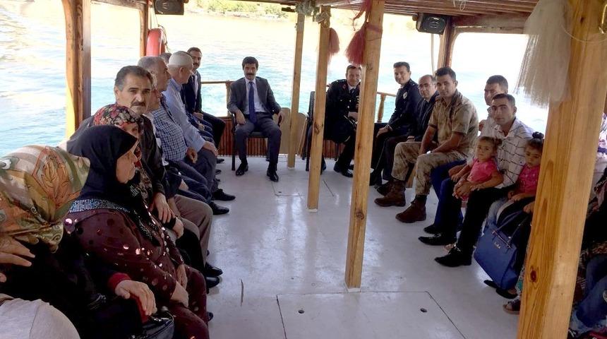 Şehit aileleri ve gazilere Fırat Nehrinde tekne turu