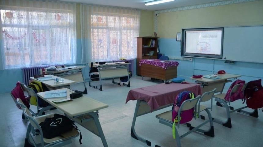 Başkan Yaman, okul &ccedil;alışmalarını inceledi