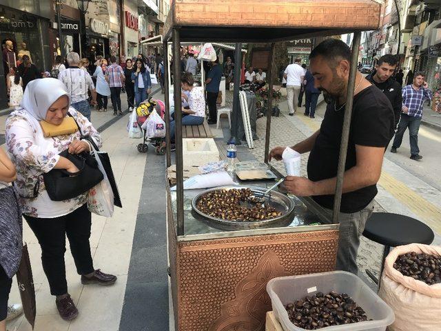 Kışın habercisi kestane tezgahlarda