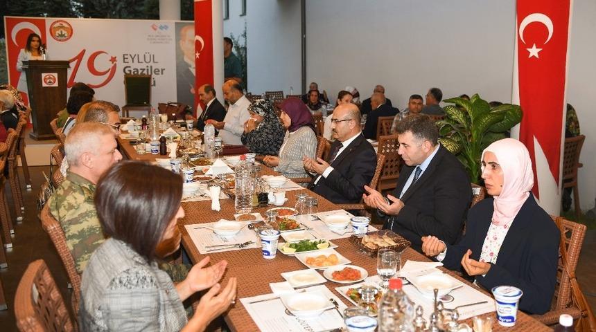 Vali Demirtaş: "Ne yapsak şehit ve gazi yakınlarının hakkını &ouml;deyemeyiz"